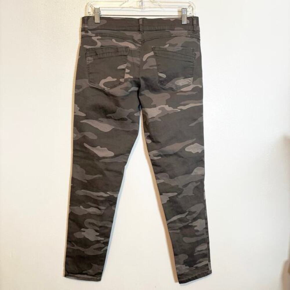Democracy Women’s “Ab Technology” Pants Size 6 Camouflage‎ Straight